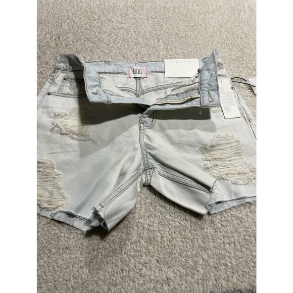 NWT BDG Urban Outfitters Womens Sz 28 Dropped Waist Destroy Denim Short Lt Blue - Picture 6 of 9